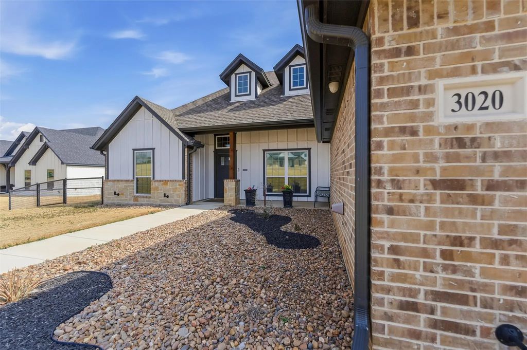 3020 Westfork Way, Springtown
