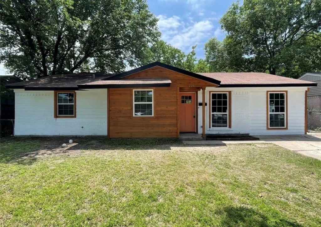 225 E Coral Way, Grand Prairie