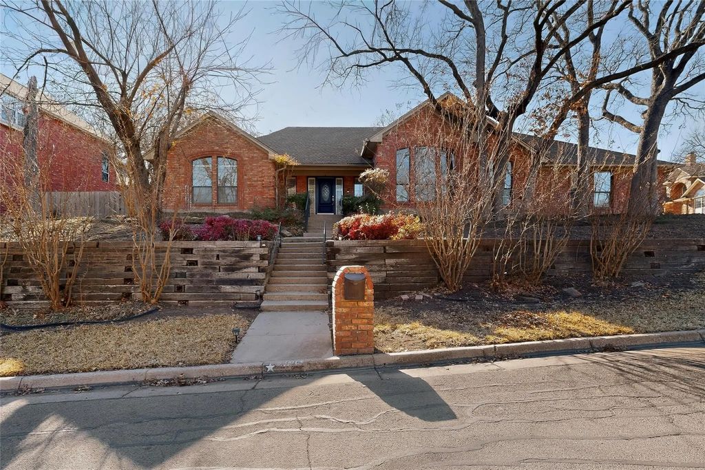 2704 Briarbrook Court, Arlington