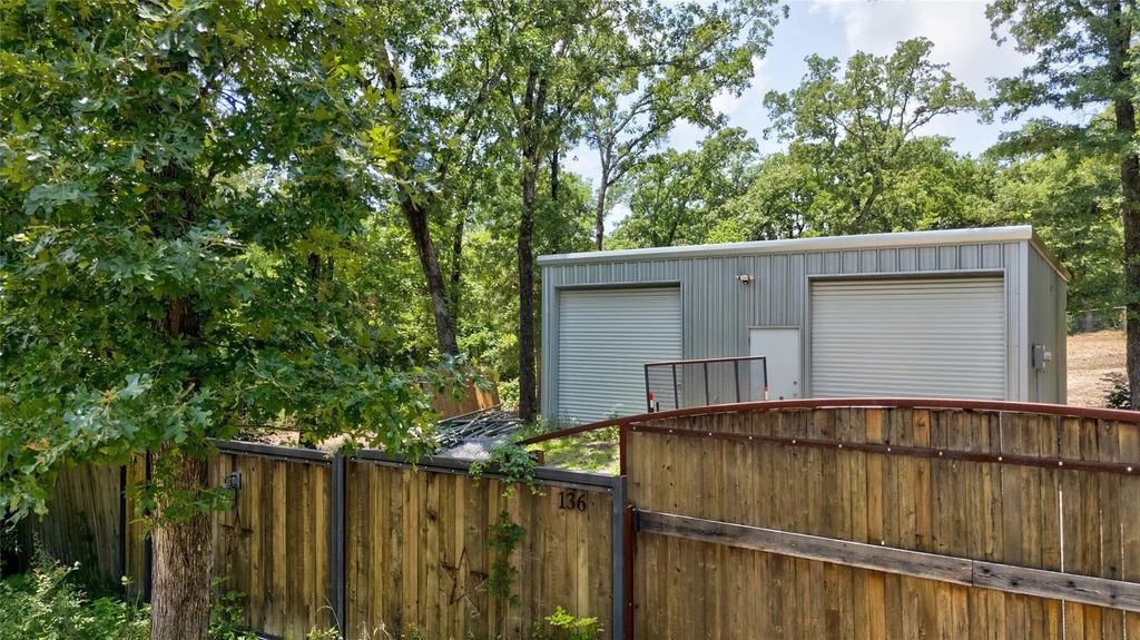 136 Kings Row, Malakoff