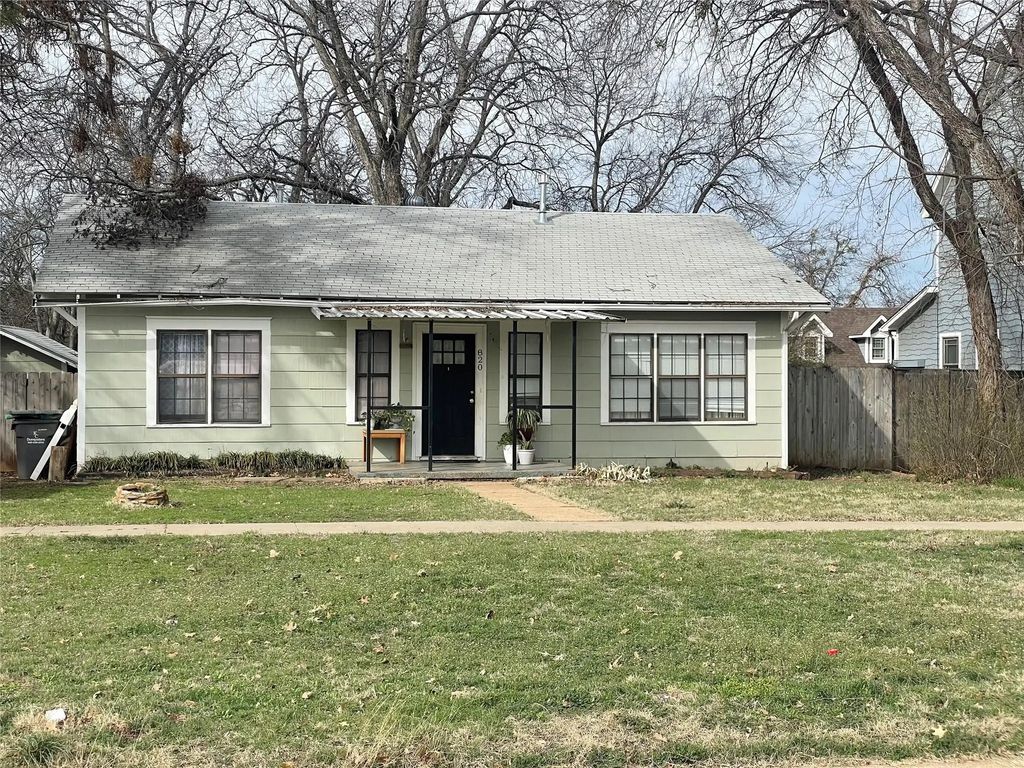 820 Plum Street, Graham
