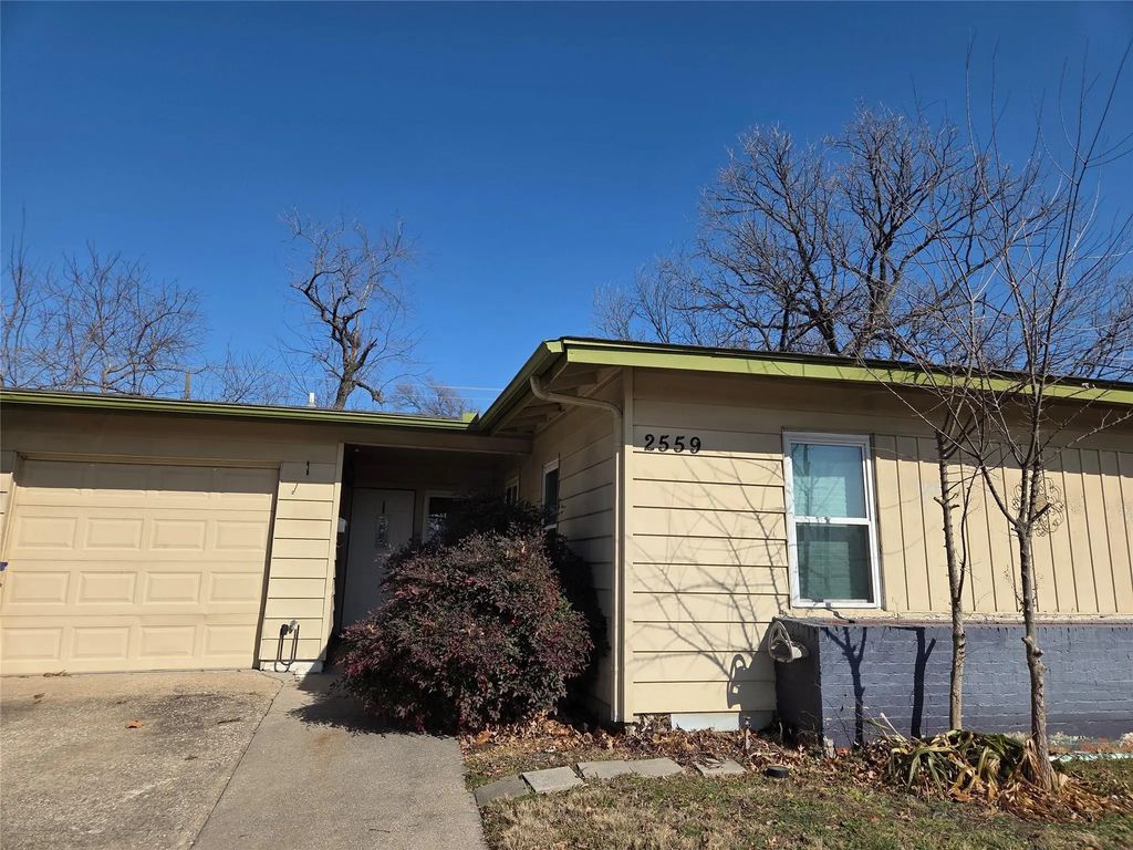 2559 Valwood Parkway, Farmers Branch