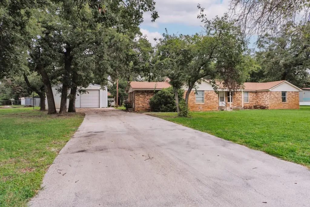 151 Private Road 1307, Bridgeport