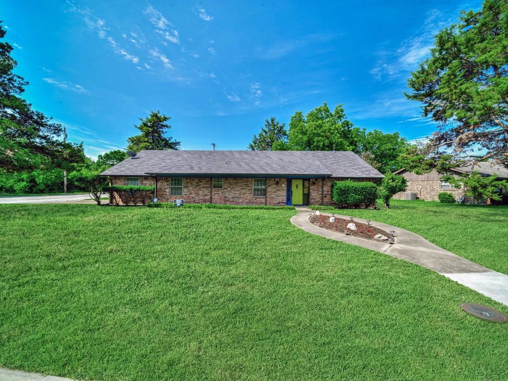 1406 Churchill Drive, Denton
