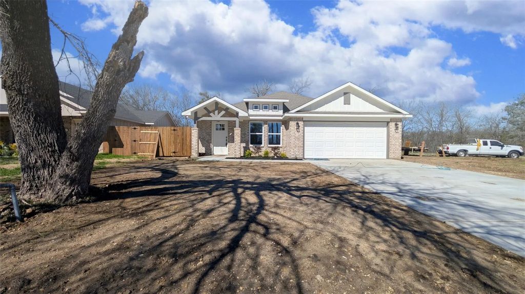 707 Cedar Street, Cleburne