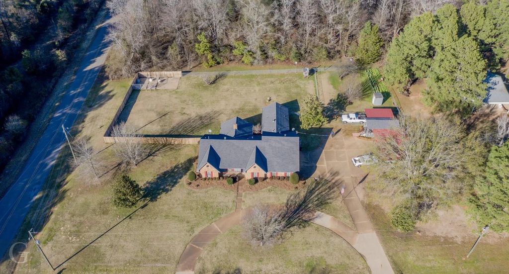 111 White Road, Frierson