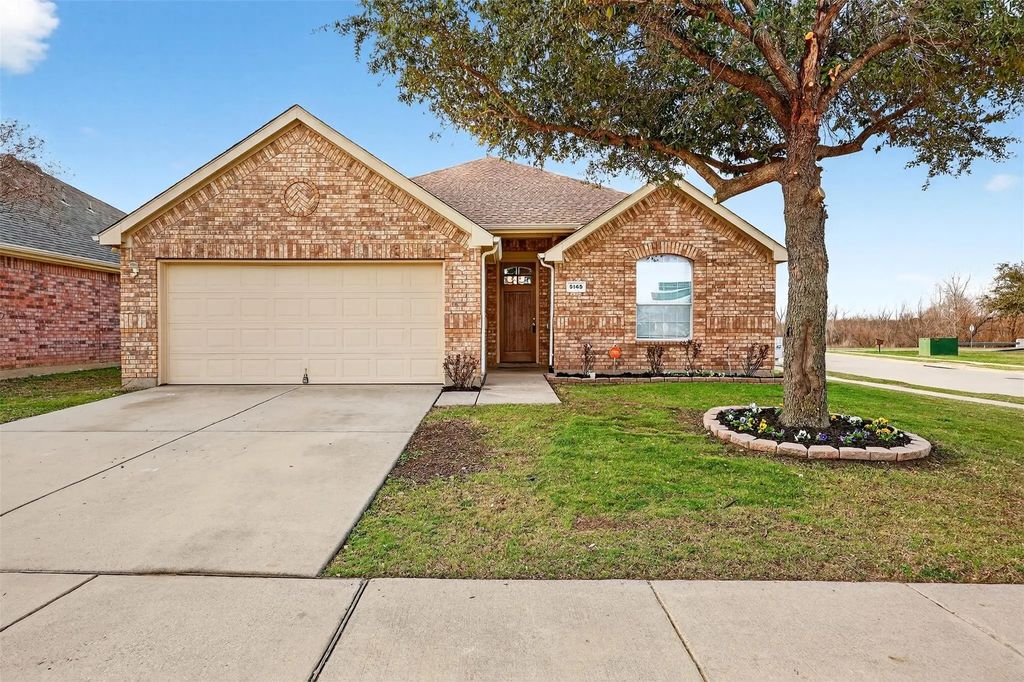 5145 Meandering Creek Court, Fort Worth