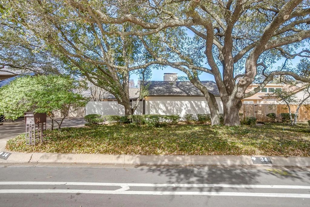 34 Legend Road, Benbrook