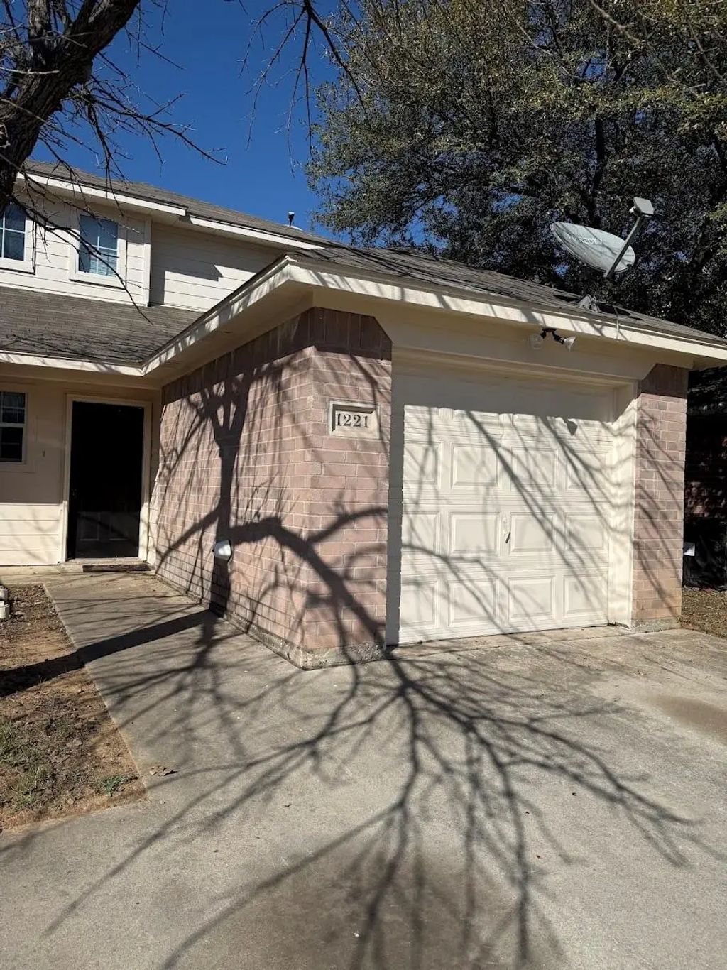 1221 Village Garden Drive, Azle