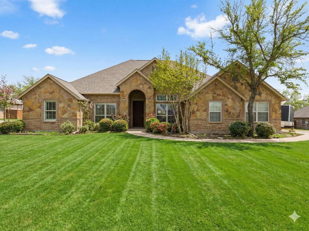 3223 Golden Oaks Circle, Granbury