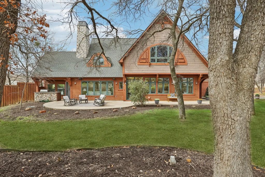 680 Alexandrite Drive, Oak Point