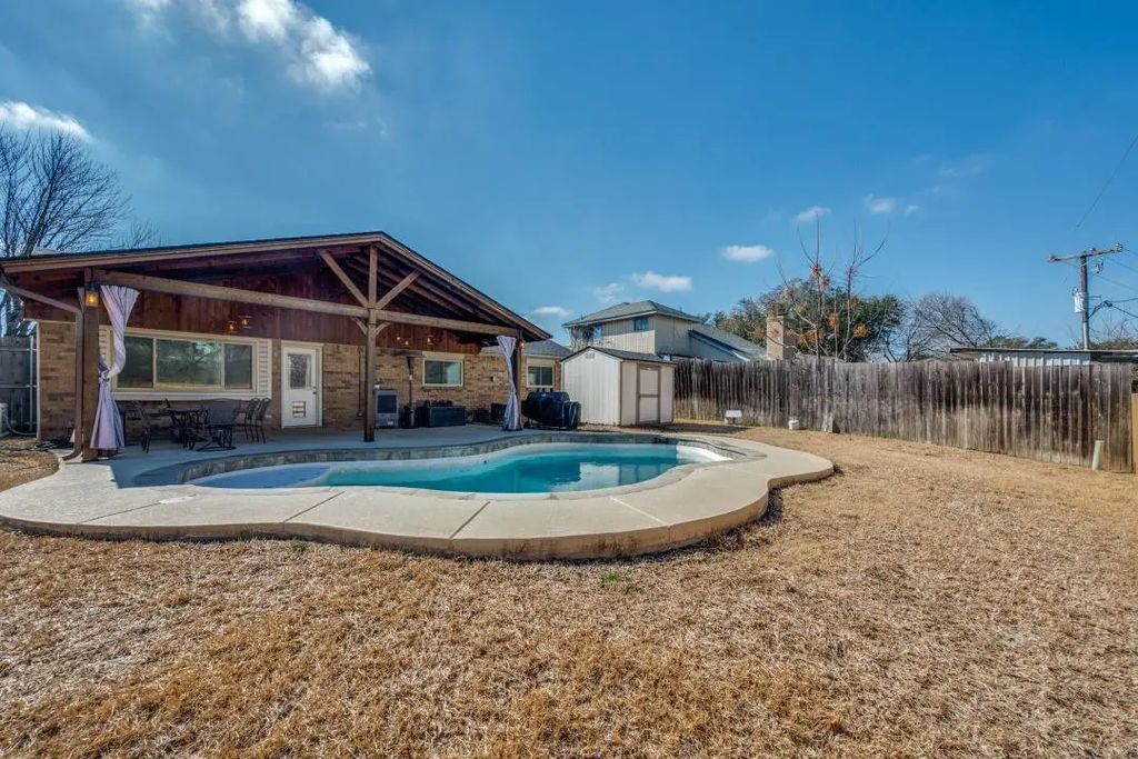 2418 Slaton Drive, Grand Prairie