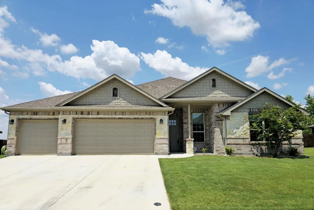 126 Creekside Drive, Sanger
