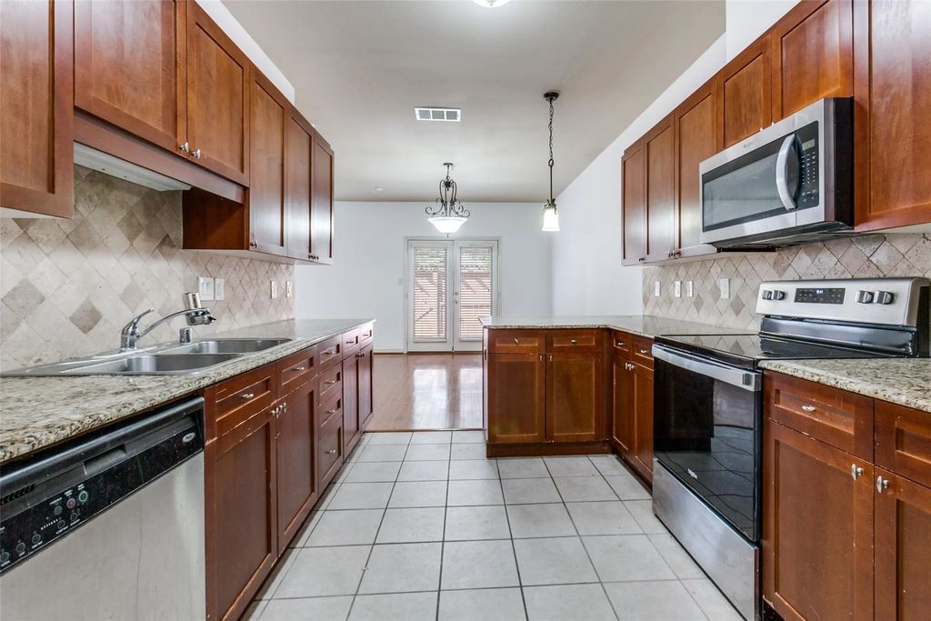 341 Metropolitan Drive, Plano