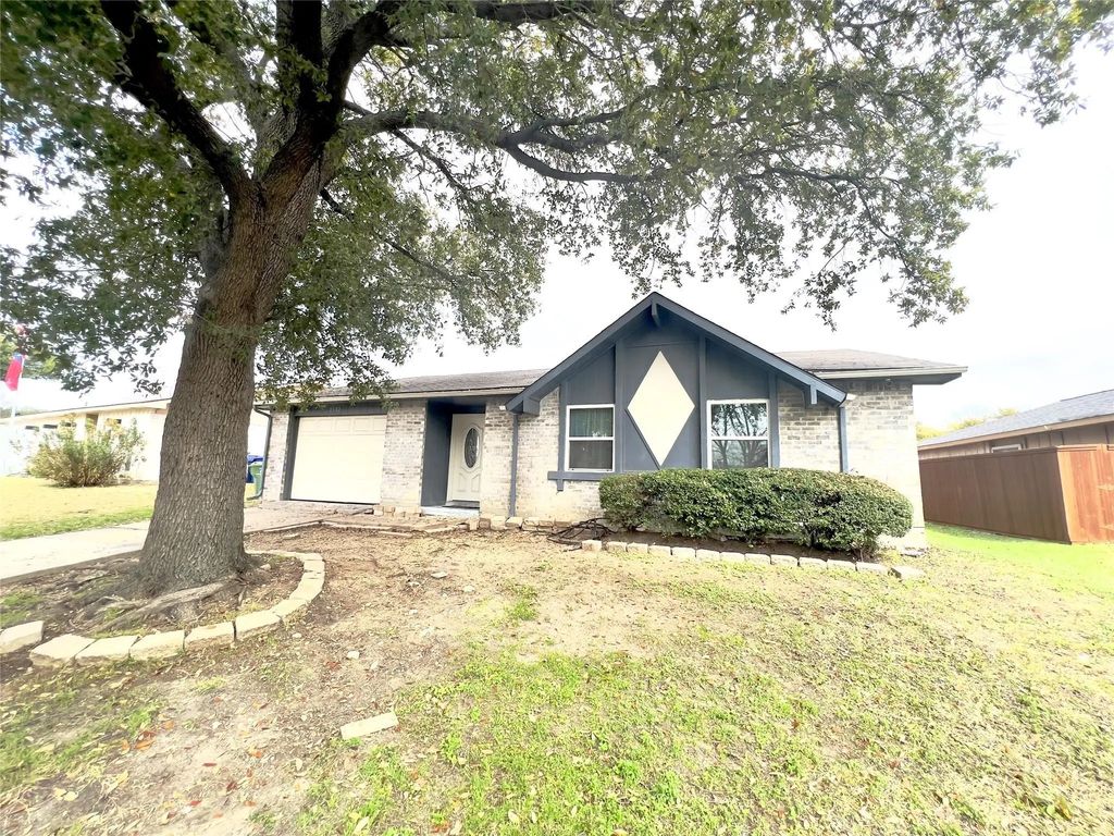2902 Rayswood Drive, Carrollton