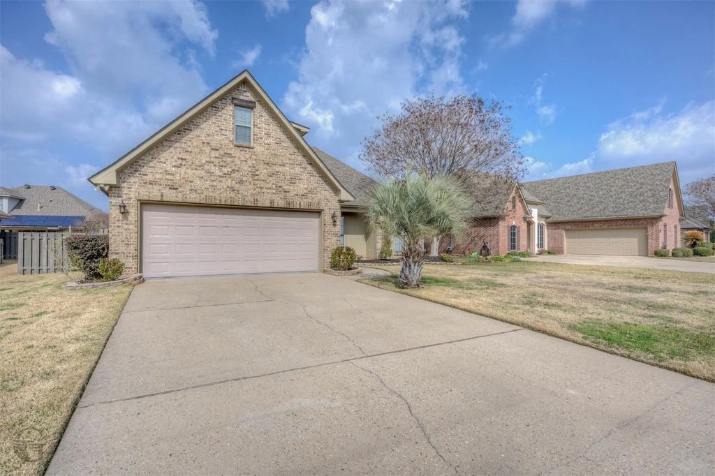 307 Briars Court, Bossier City