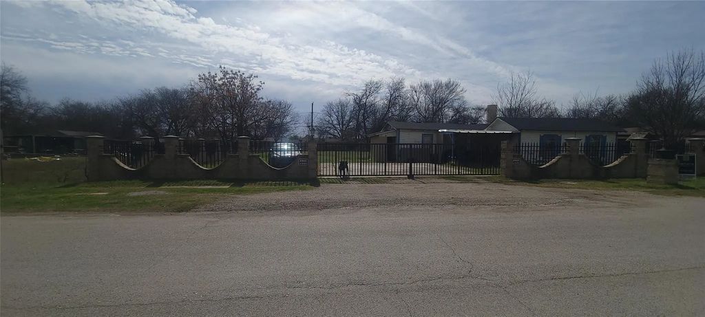 5313 Graham Street, Sansom Park