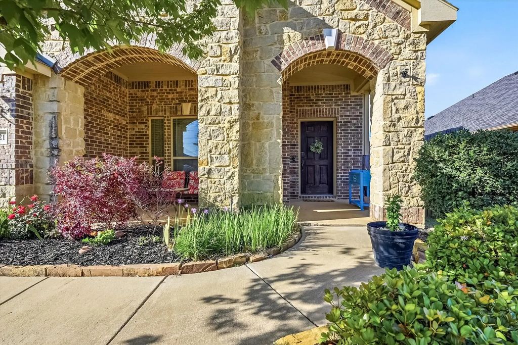 8421 Bonanza Street, Aubrey