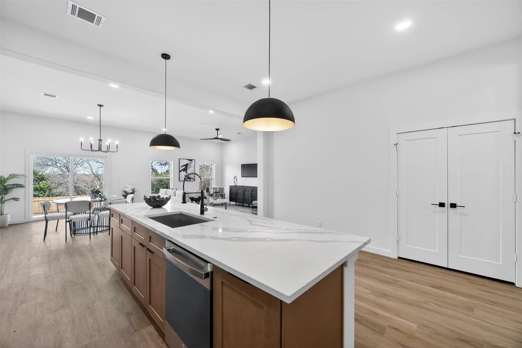 555 Burrell Drive, Dallas