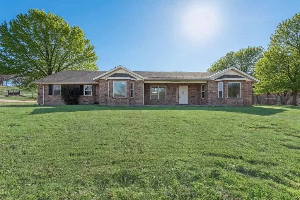 209 N Remuda Court, Fort Worth