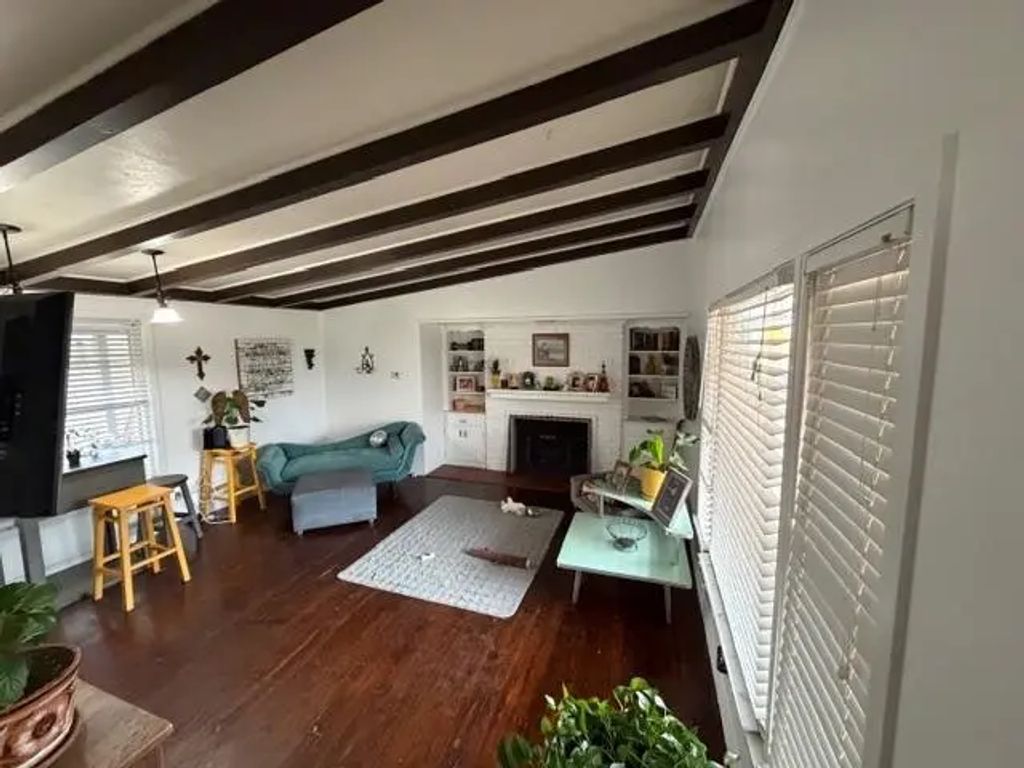 6482-84 Waverly Way, Fort Worth