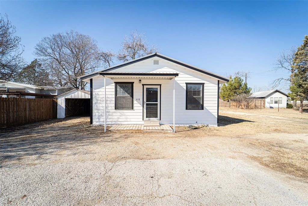 618 Oak Street, Clyde