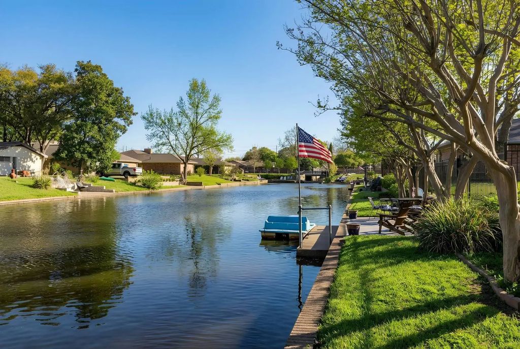 1813 Lakeside Drive, Arlington