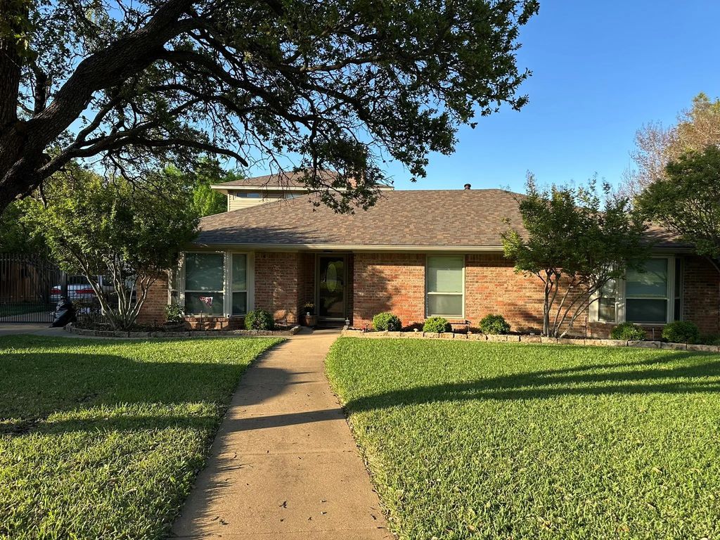 104 Greenbriar Lane, Colleyville