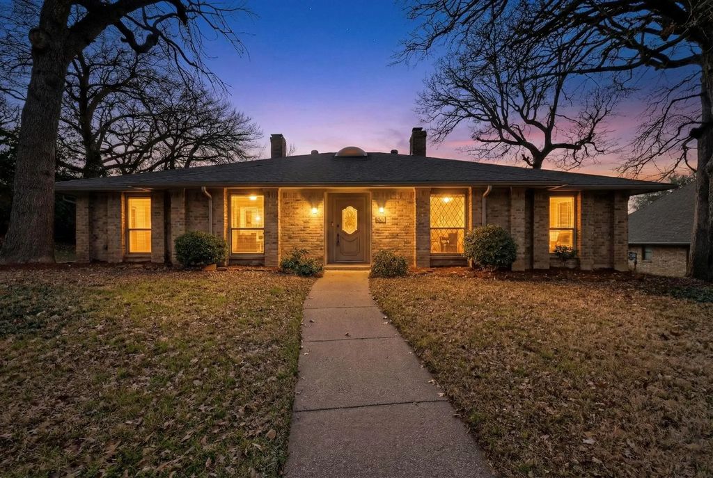 2712 Lincoln Drive, Arlington