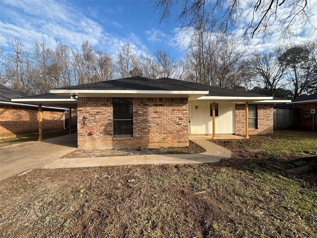 4558 Pine Crest, Haughton