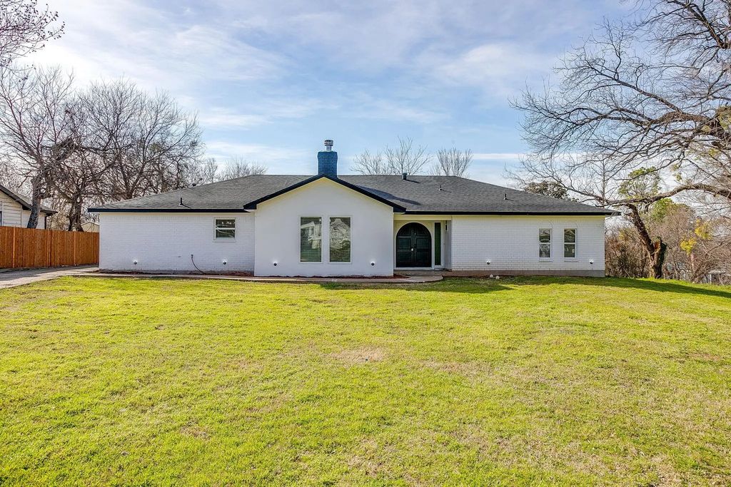 202 S Cummings Drive, Alvarado