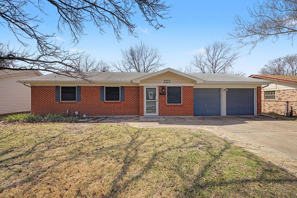 313 Nw Jayellen Avenue, Burleson