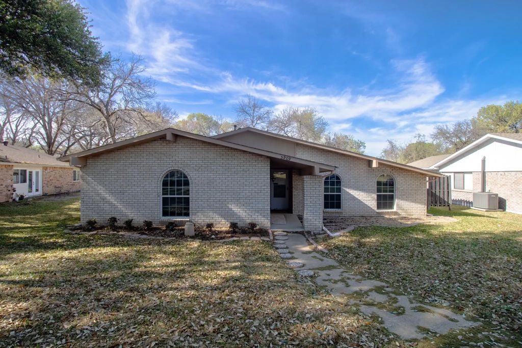 5909 Excalibur Drive, Garland