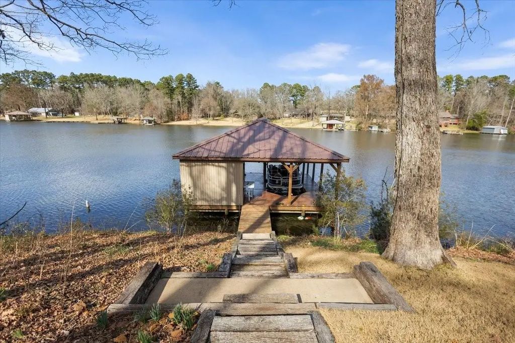 11249 Hamrick Lake Road, Winona