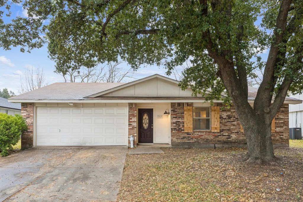317 E Grenoble Drive, Grand Prairie