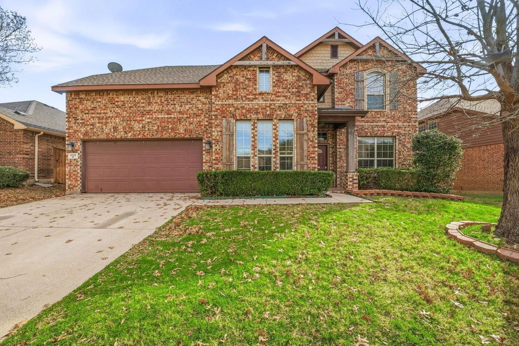 409 Crown Oaks Drive, Fort Worth