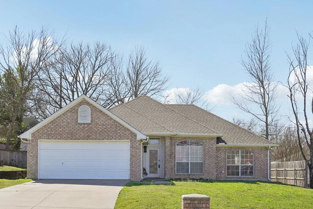 1427 Shadow Run, Weatherford