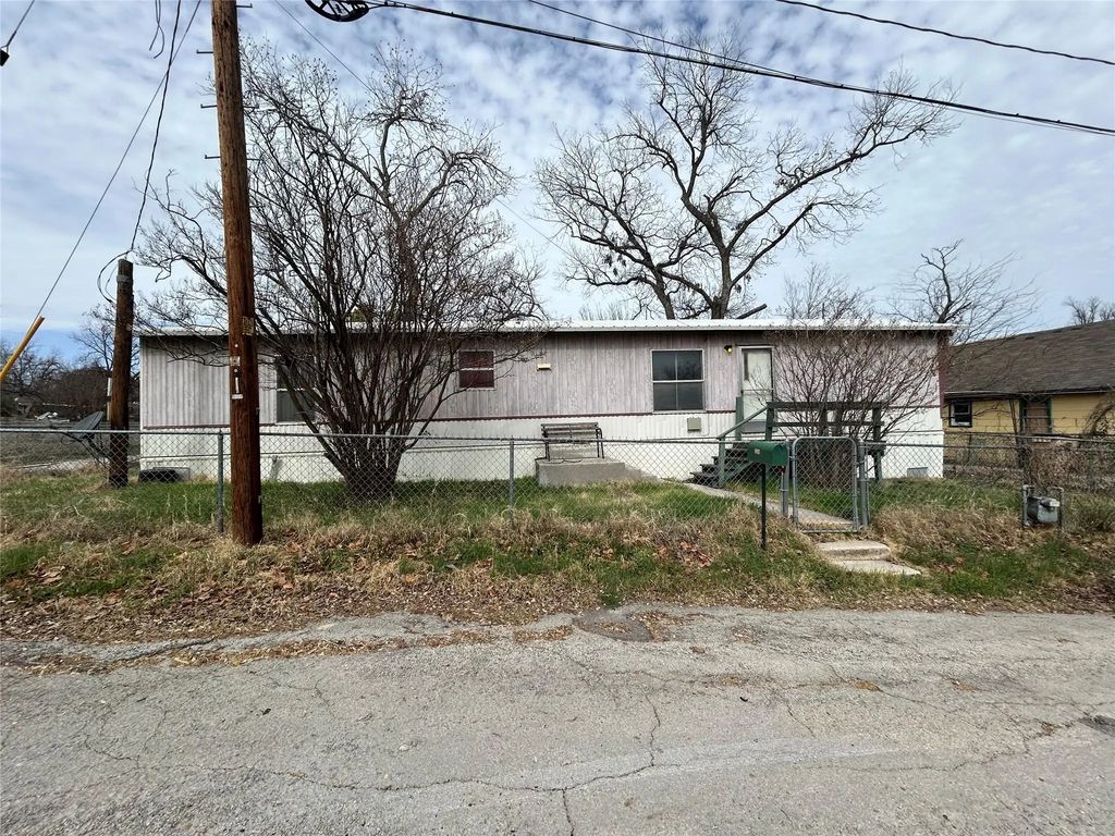 607 W Highland Avenue, Comanche