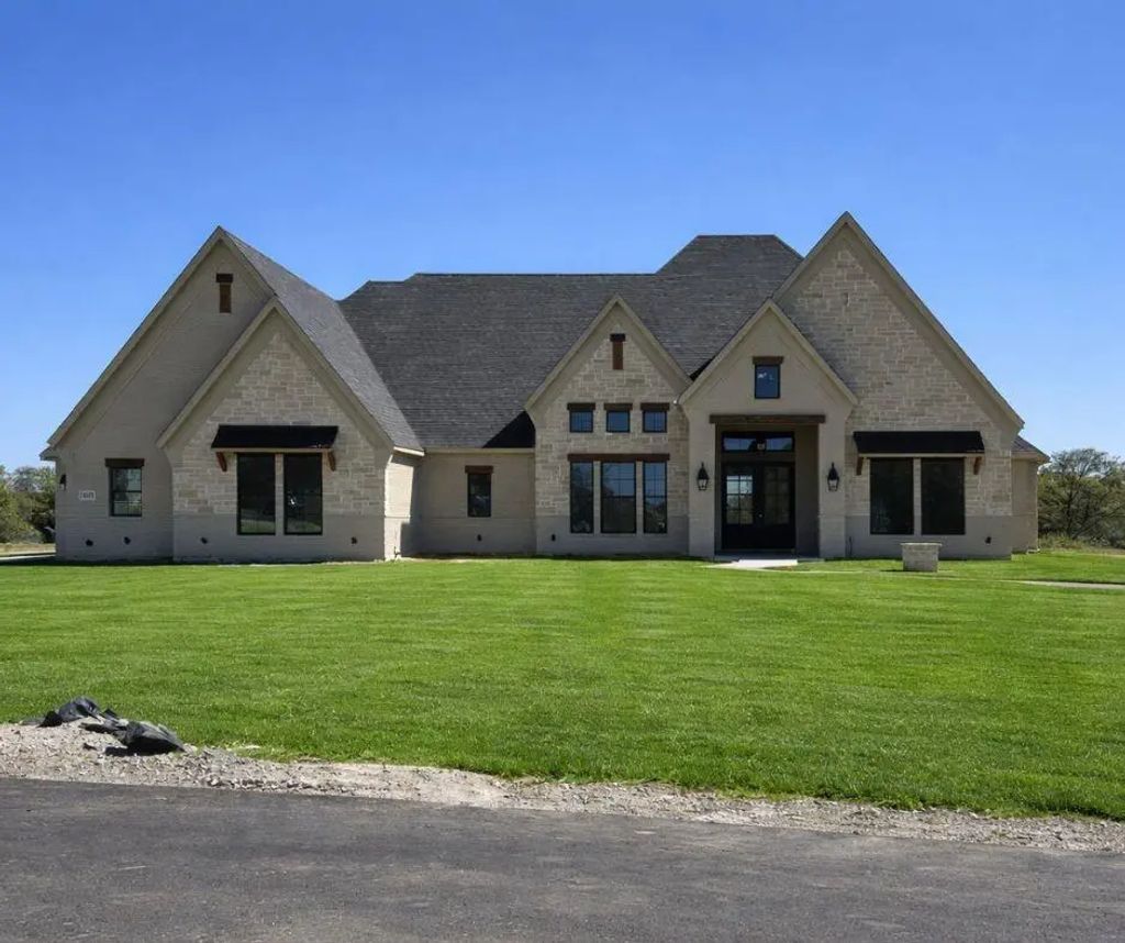 1017 Old Oaks Court, Weatherford