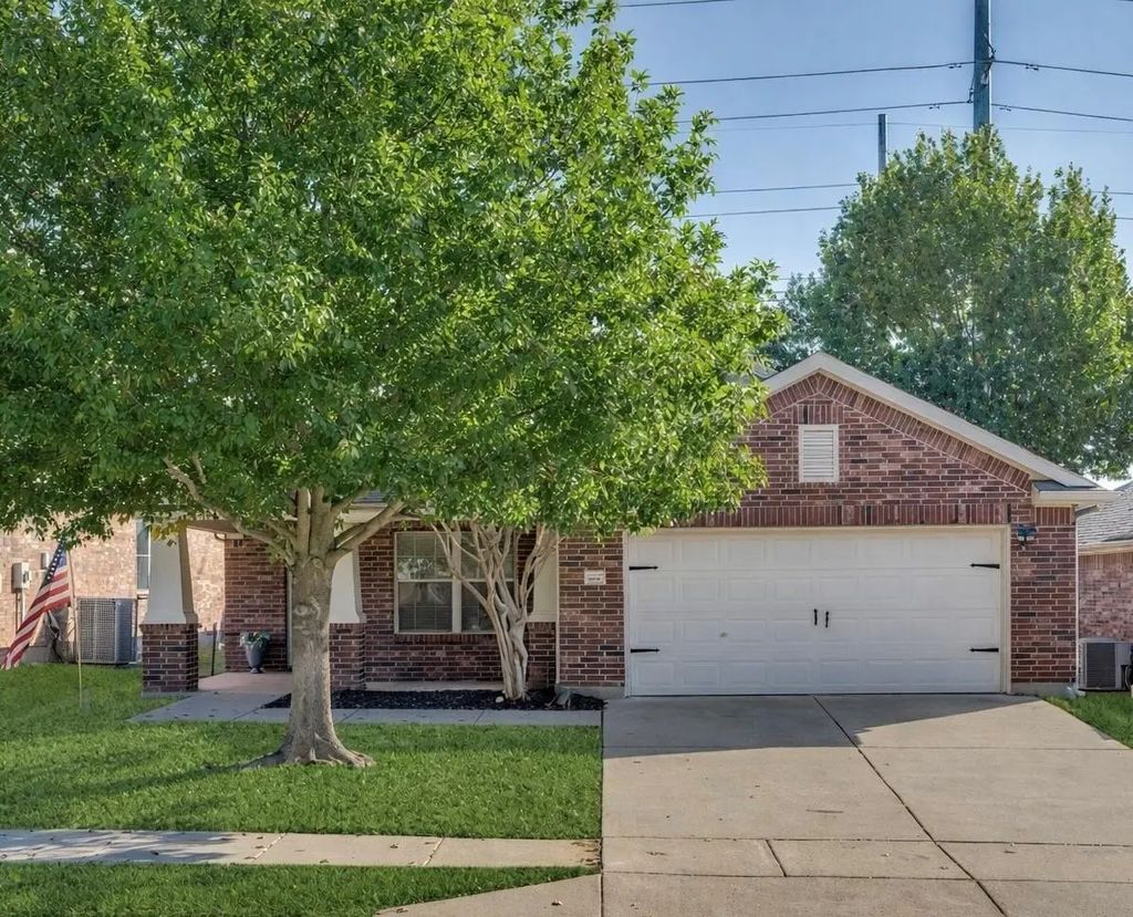 15532 Adlong Drive, Fort Worth