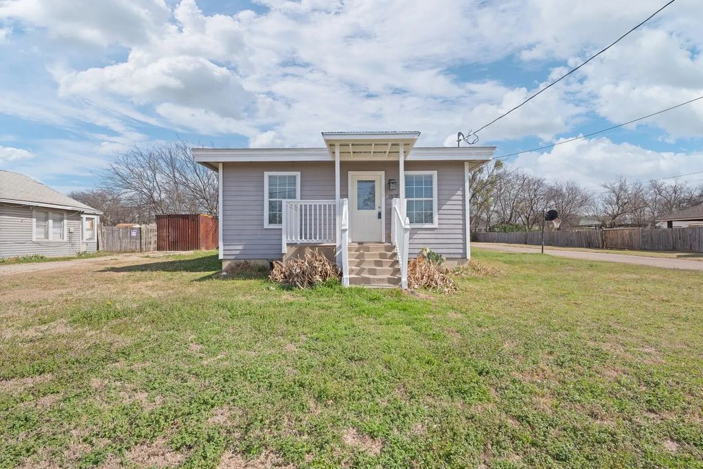 1802 N Wilhite Street, Cleburne