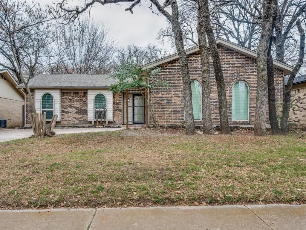 5402 Holly Trail, Arlington