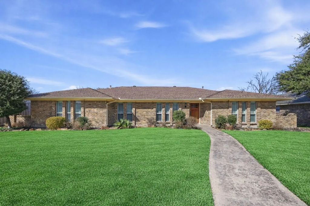2305 Claridge Circle, Plano