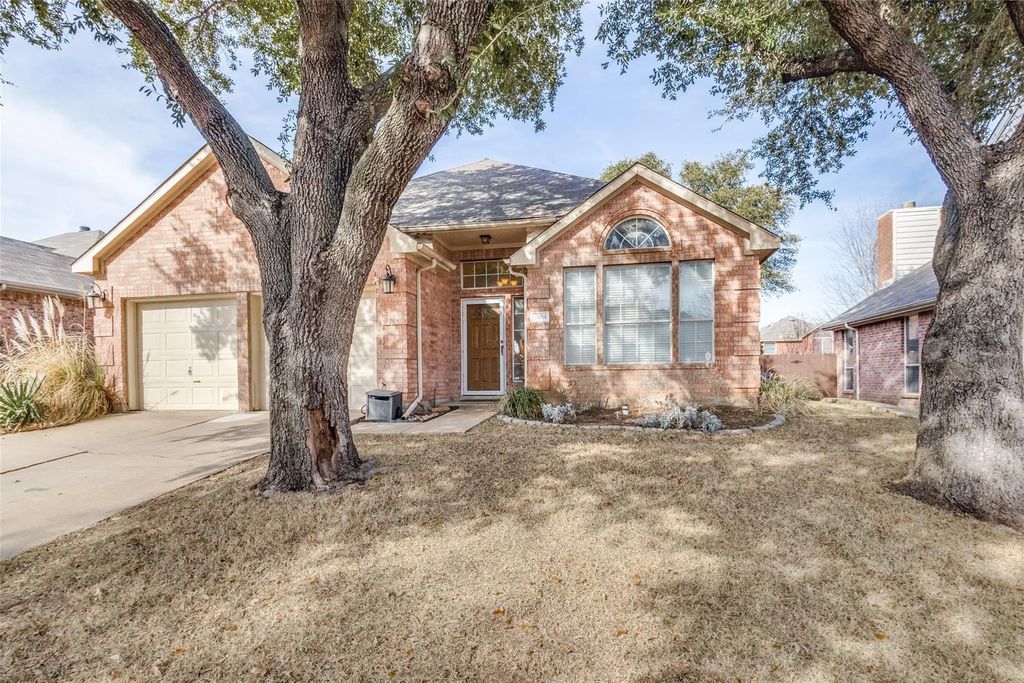 2324 Gatwick Court, Flower Mound