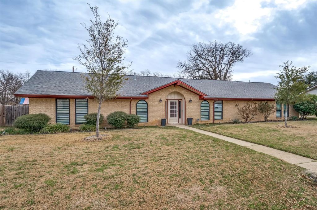 206 Edgewood Drive, Highland Village