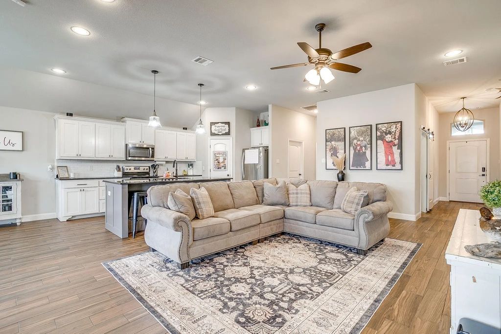 210 Harp Avenue, Godley