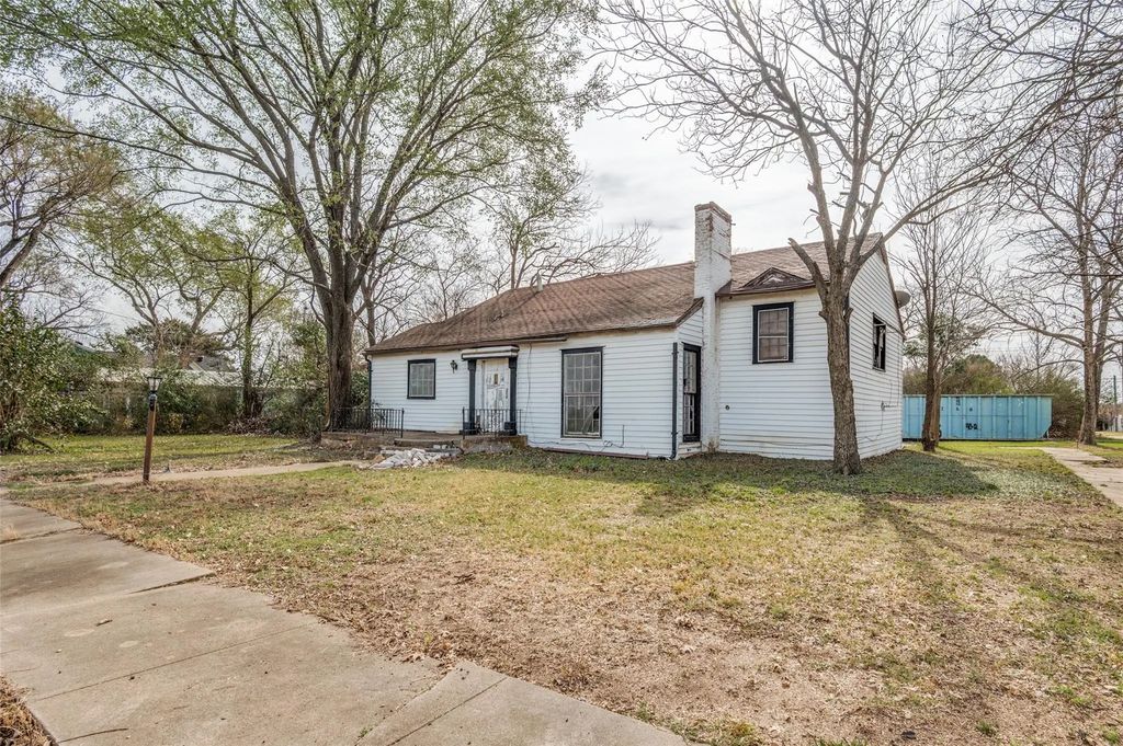 304 W Athens Street, Hutchins