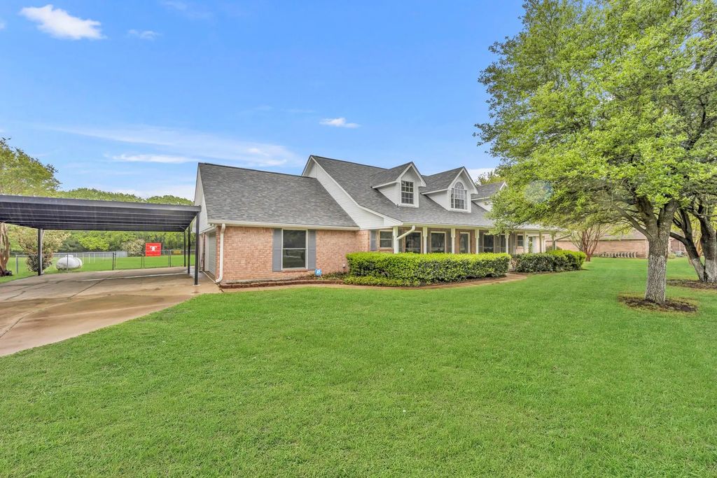 1090 Oak Hollow Lane, Combine