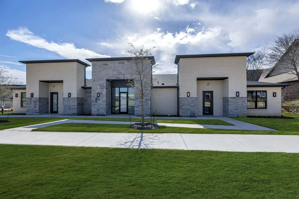 1701 Fountainview Drive, Mansfield