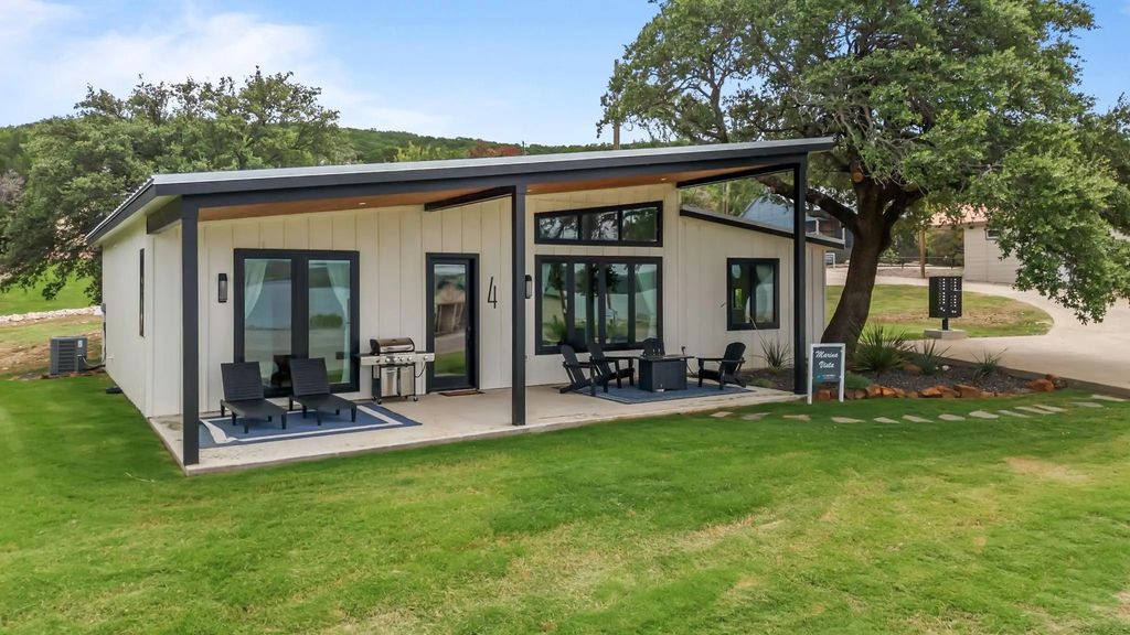 1782 Fm 2951, Graford